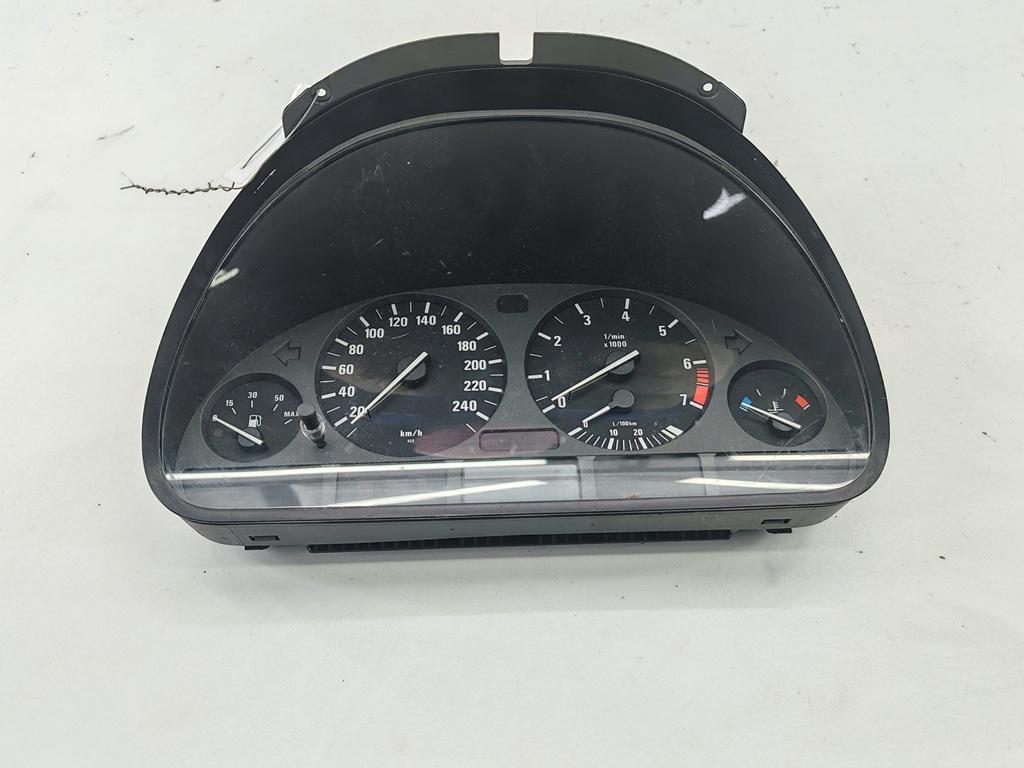 приборная панель BMW 5 E39 1999, 2.5 л., бензин, МКПП, серый, седан, 8381195
