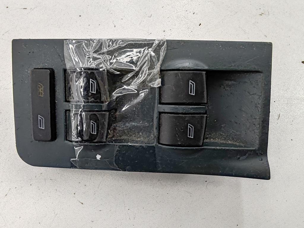 блок управления стеклоподъемниками Audi A6 C5 1997, 2.4 л., бензин, АКПП, серый, седан, 4B0959851