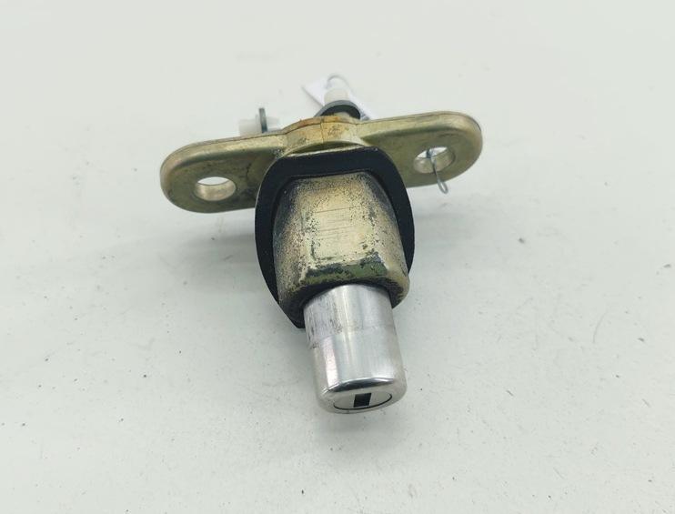 кнопка открытия багажника BMW 3 E36 1999, 1.9 л., бензин, МКПП, чёрный, хетчбэк 3 дв., 1960245