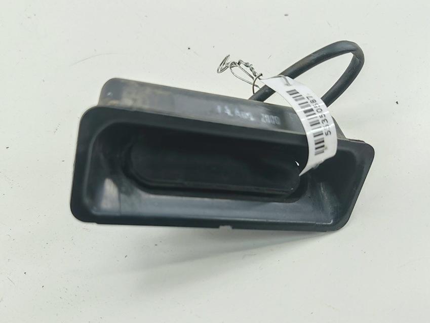 кнопка открытия багажника BMW 5 E39 2001, 2.2 л., бензин, МКПП, серый, седан