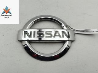 эмблема Nissan Almera N16 [рестайлинг] 2005, 1.5 л., бензин, МКПП, красный, хетчбэк 5 дв., 6289BN700