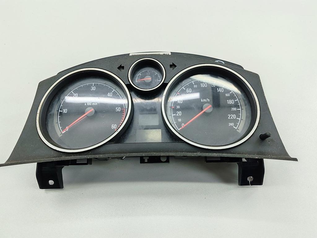 приборная панель Opel Zafira B 2006, 1.9 л., дизель, АКПП, чёрный, минивэн, 13225981