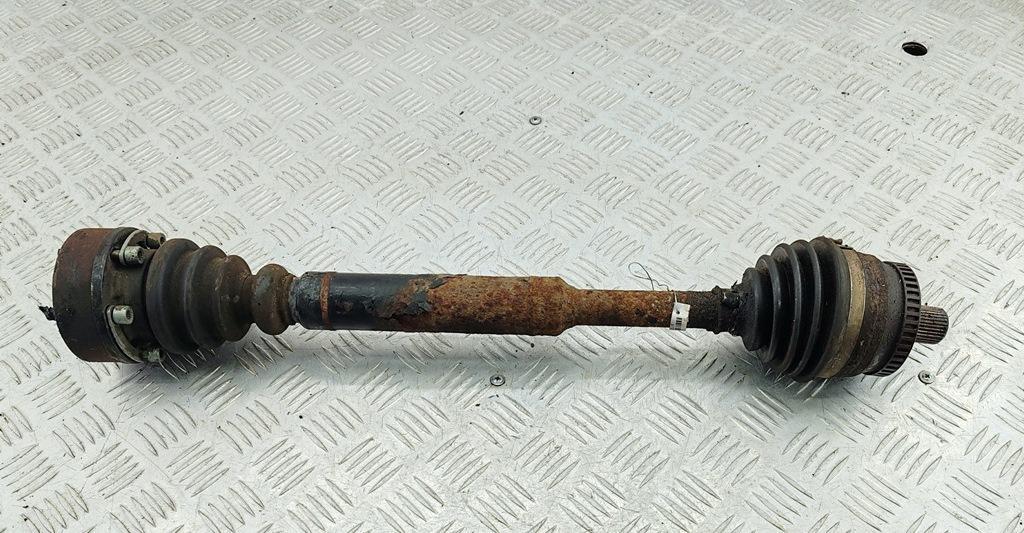 полуось передняя левая (приводной вал, ШРУС) Volkswagen Passat B5 1999, 1.6 л., бензин, МКПП, серый, универсал