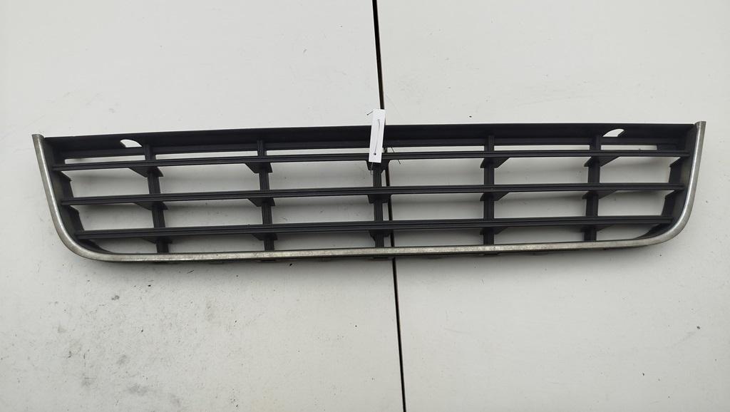 заглушка (решетка) в бампер Volkswagen Passat B6 2005, 2.0 л., дизель, МКПП, серый, универсал, 3C0853677 - фото №1
