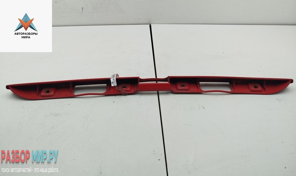 накладка подсветки номера Volkswagen Golf 3 поколение 1997, 1.4 л., бензин, МКПП, красный, хетчбэк 3 дв., 8275777A - фото №1