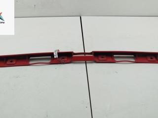 накладка подсветки номера Volkswagen Golf 3 поколение 1997, 1.4 л., бензин, МКПП, красный, хетчбэк 3 дв., 8275777A