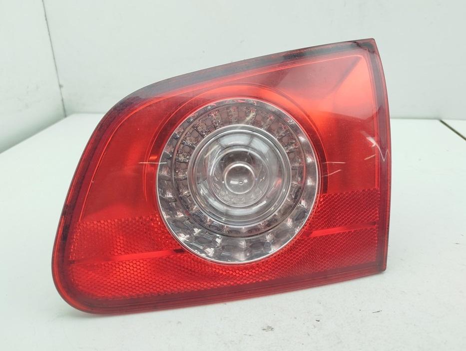 фонарь крышки багажника правый Volkswagen Passat B6 2010, 1.4 л., бензин, АКПП, синий, универсал, 3C9945094 - фото №1