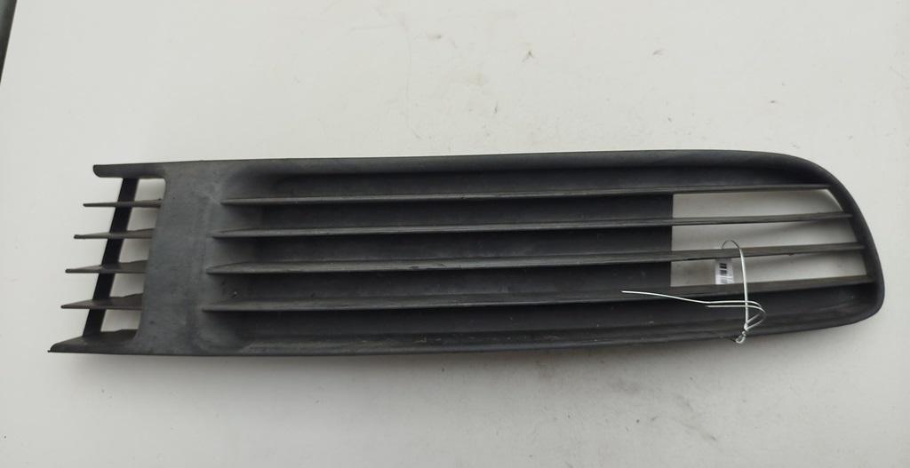 заглушка (решетка) в бампер Volkswagen Passat B5 1998, 1.6 л., бензин, МКПП, чёрный, универсал, 3B0853678