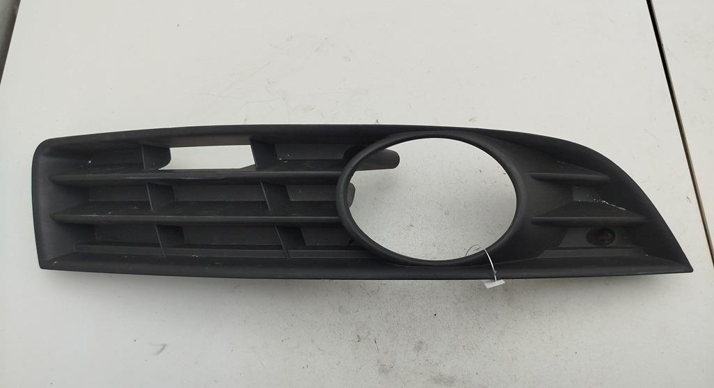 рамка фары противотуманной правой Volkswagen Passat B6 2005, 2.0 л., дизель, МКПП, серый, универсал, 3C0853666A