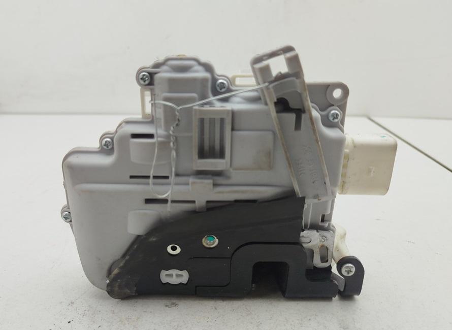 замок двери передней левой Volkswagen Passat B6 2005, 2.0 л., дизель, АКПП, серый, универсал, AT12795