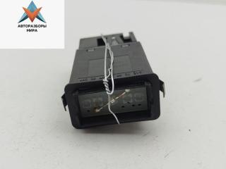 кнопка аварийной сигнализации Volkswagen Passat B5 1997, 1.6 л., бензин, МКПП, серый, седан