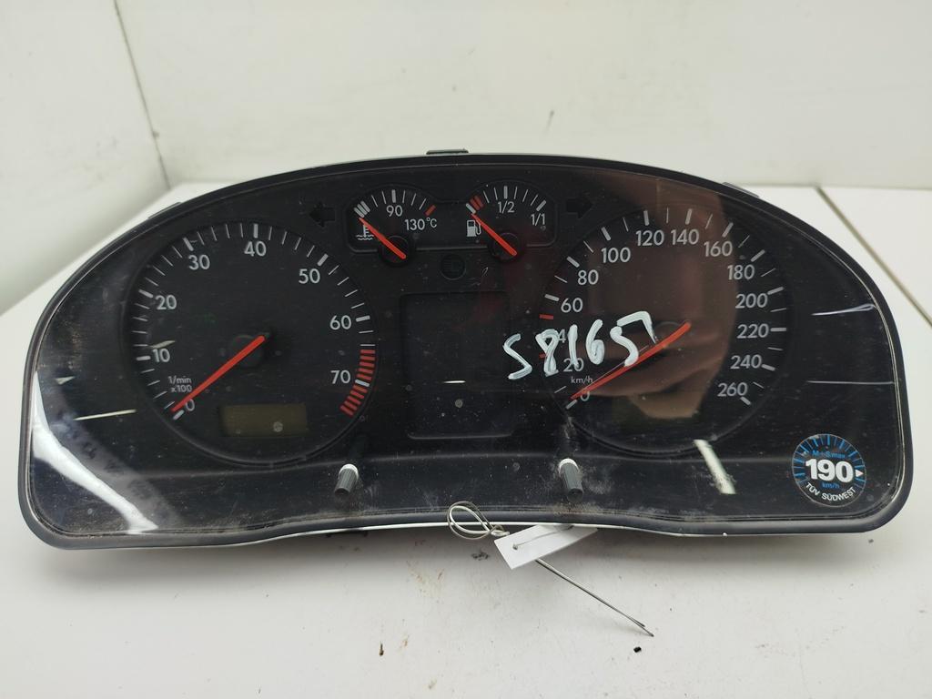 приборная панель Volkswagen Passat B5 1998, 1.8 л., бензин, МКПП, красный, универсал, 3B0919881F