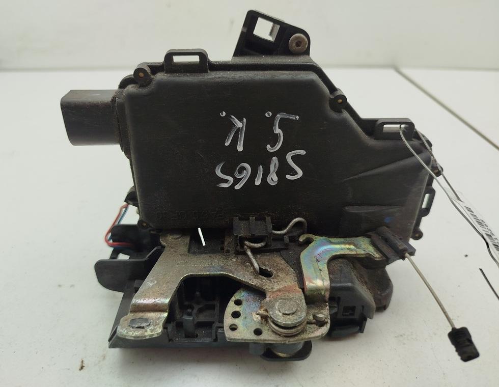 замок двери задней левой Volkswagen Passat B5 1998, 1.8 л., бензин, МКПП, красный, универсал, 3B4839015