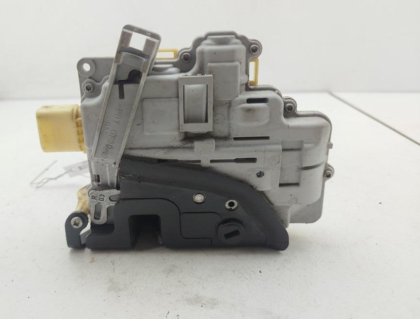 замок двери задней правой Volkswagen Passat B6 2007, 2.0 л., дизель, АКПП, серый, универсал, 3C4839016A - фото №1