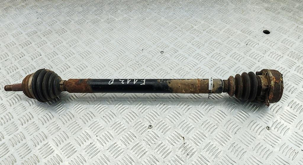 полуось передняя правая (приводной вал, ШРУС) Volkswagen Golf-3 1997, 1.4 л., бензин, МКПП, красный, хетчбэк 3 дв.