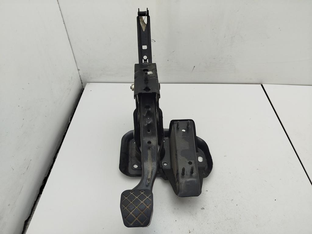 педаль тормоза Volkswagen Golf 4 поколение 2001, 1.9 л., дизель, МКПП, серый, универсал, 1J1721631C - фото №1