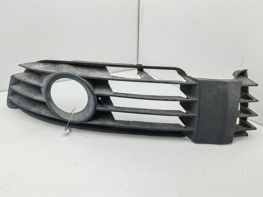 рамка фары противотуманной левой Volkswagen Passat B5+ (GP) 2001, 1.9 л., дизель, МКПП, синий, универсал, 3B0853665L