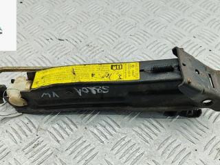 домкрат Volkswagen Passat B4 1995, 1.8 л., бензин, МКПП, синий, универсал, 8A0011031G