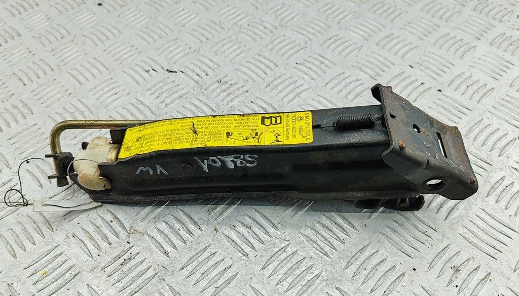 домкрат Volkswagen Passat B4 1995, 1.8 л., бензин, МКПП, синий, универсал, 8A0011031G