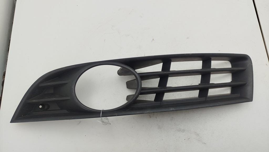 рамка фары противотуманной левой Volkswagen Passat B6 2005, 2.0 л., дизель, МКПП, серый, универсал, 3C0853665A