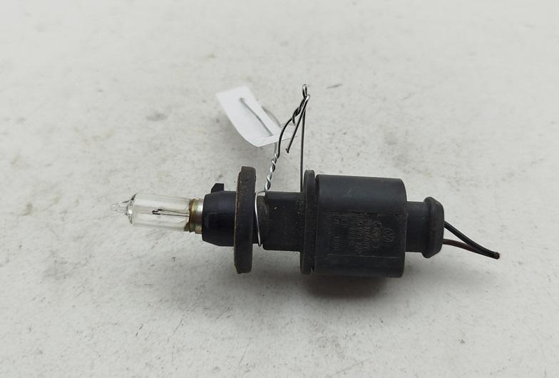 Патрон лампы указателя поворота Volkswagen Passat B6 2005, 2.0 л., дизель, МКПП, серый, универсал - фото №1