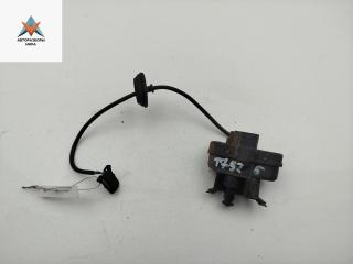 замок лючка топливного бака Volkswagen Tiguan 1 поколение 2008, 1.4 л., бензин, МКПП, белый, внедорожник 5 дв., 5N0810773D