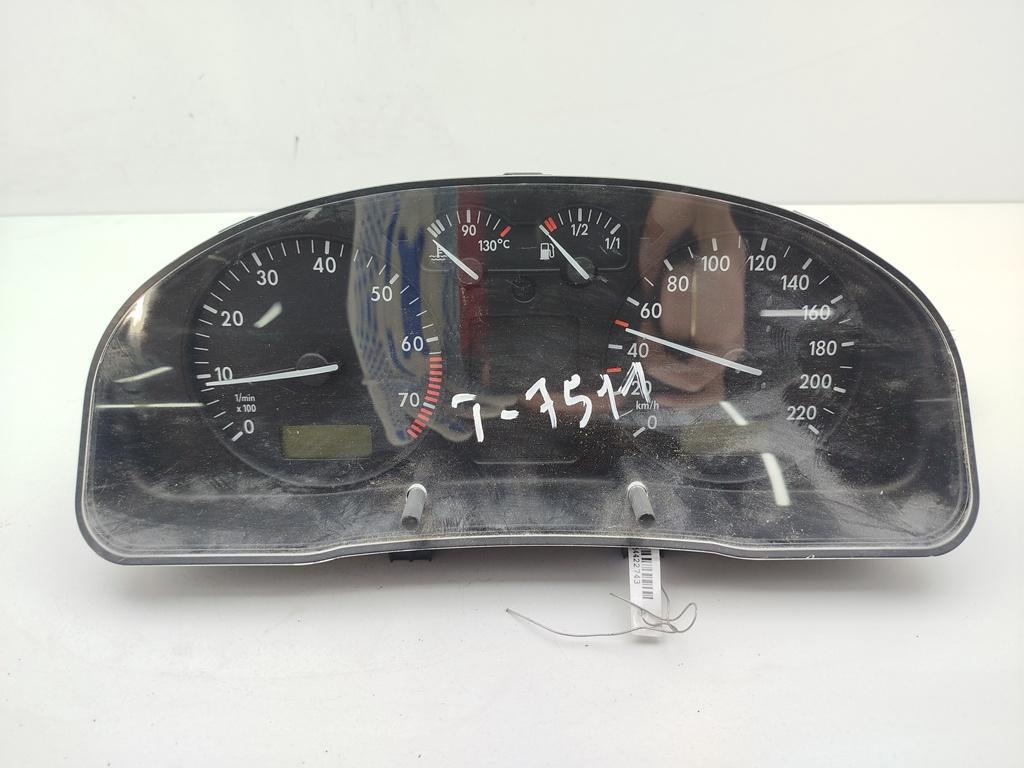 приборная панель Volkswagen Passat B5 1997, 1.6 л., бензин, МКПП, серый, седан