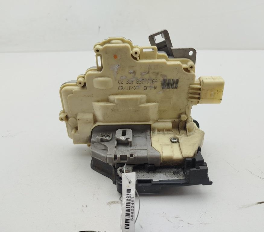 замок двери передней правой Volkswagen Passat B6 2007, 2.0 л., дизель, МКПП, чёрный, универсал, 3C1837016A - фото №1