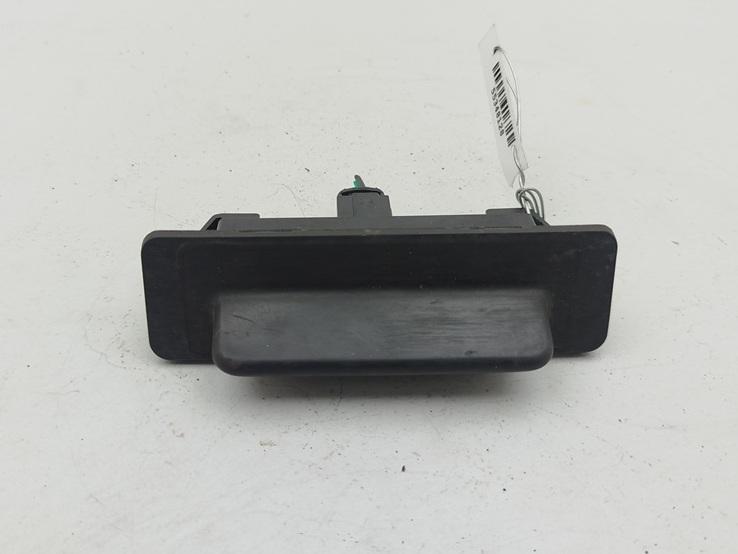 кнопка открытия багажника Renault Espace IV 2004, 2.0 л., бензин, МКПП, чёрный, минивэн, 8200002001