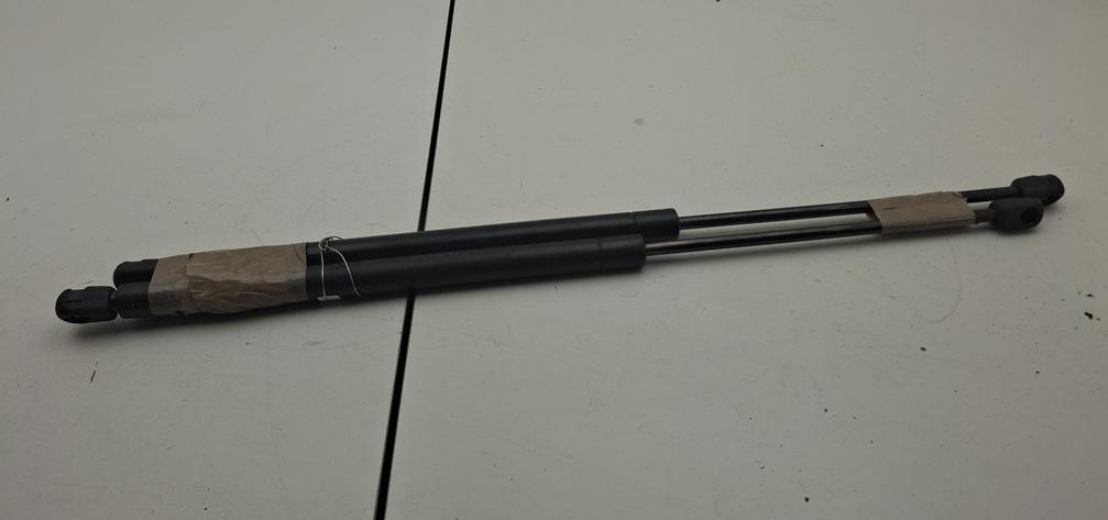 амортизатор крышки багажника (3-5 двери) Nissan Almera N16 2005, 1.5 л., бензин, МКПП, красный, хетчбэк 5 дв., 90450BM400