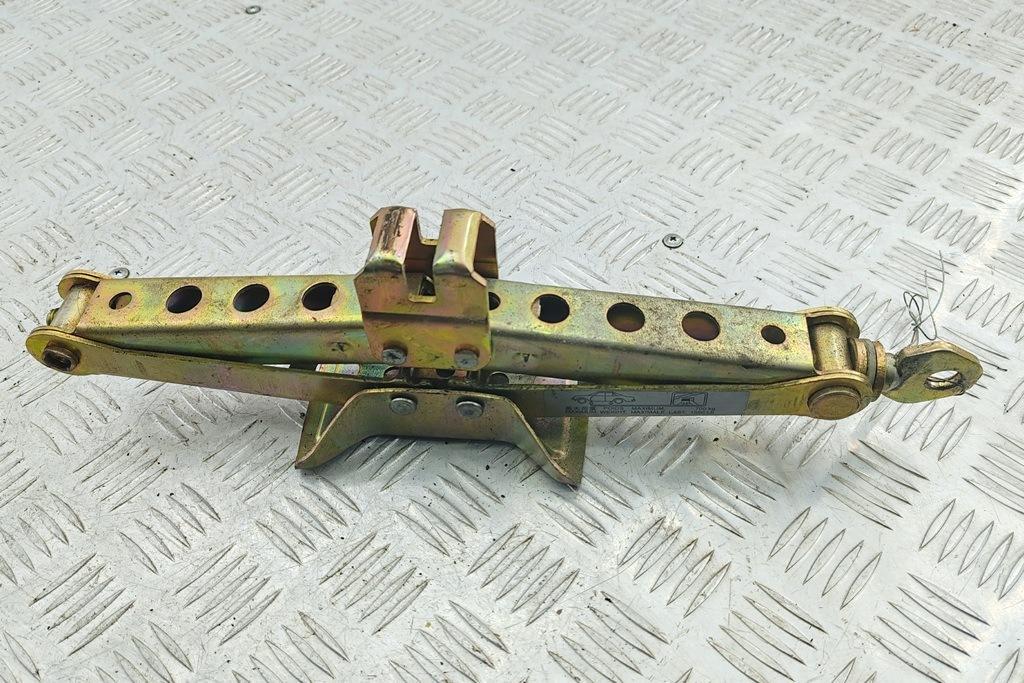 домкрат Mitsubishi Space Star 1999, 1.3 л., бензин, МКПП, жёлтый, минивэн