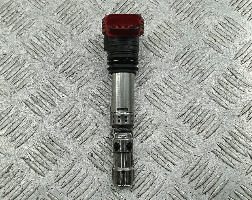 катушка зажигания Audi A4 B6 2004, 2.0 л., бензин, МКПП, чёрный, универсал, 06C905115M