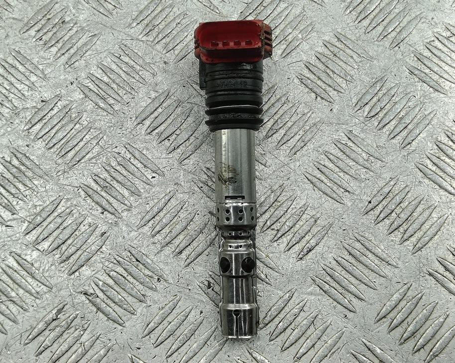 катушка зажигания Audi A4 B6 2004, 2.0 л., бензин, МКПП, чёрный, универсал, 06C905115M - фото №1