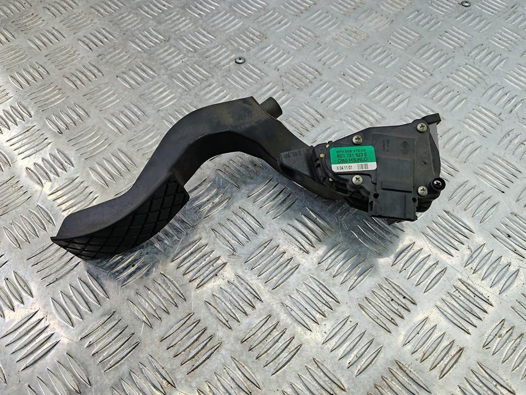 педаль Audi A4 B5 2001, 2.4 л., бензин, МКПП, синий, универсал, 8D1721523E