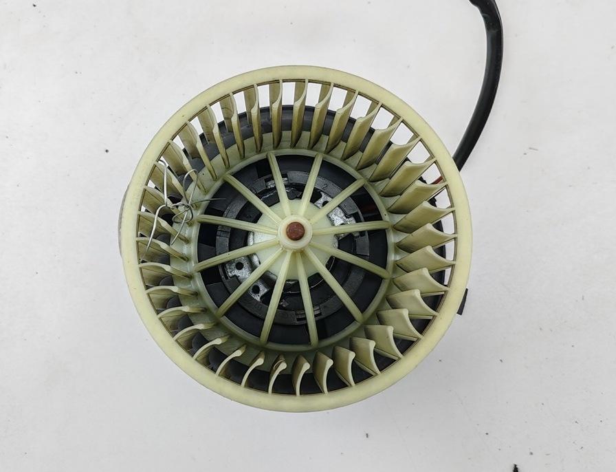 моторчик печки Audi 80 B4 1994, 2.0 л., бензин, МКПП, красный, седан, 893819021
