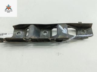 кронштейн переднего бампера Volkswagen Passat B6 2007, 2.0 л., дизель, МКПП, чёрный, универсал, 3C0807183