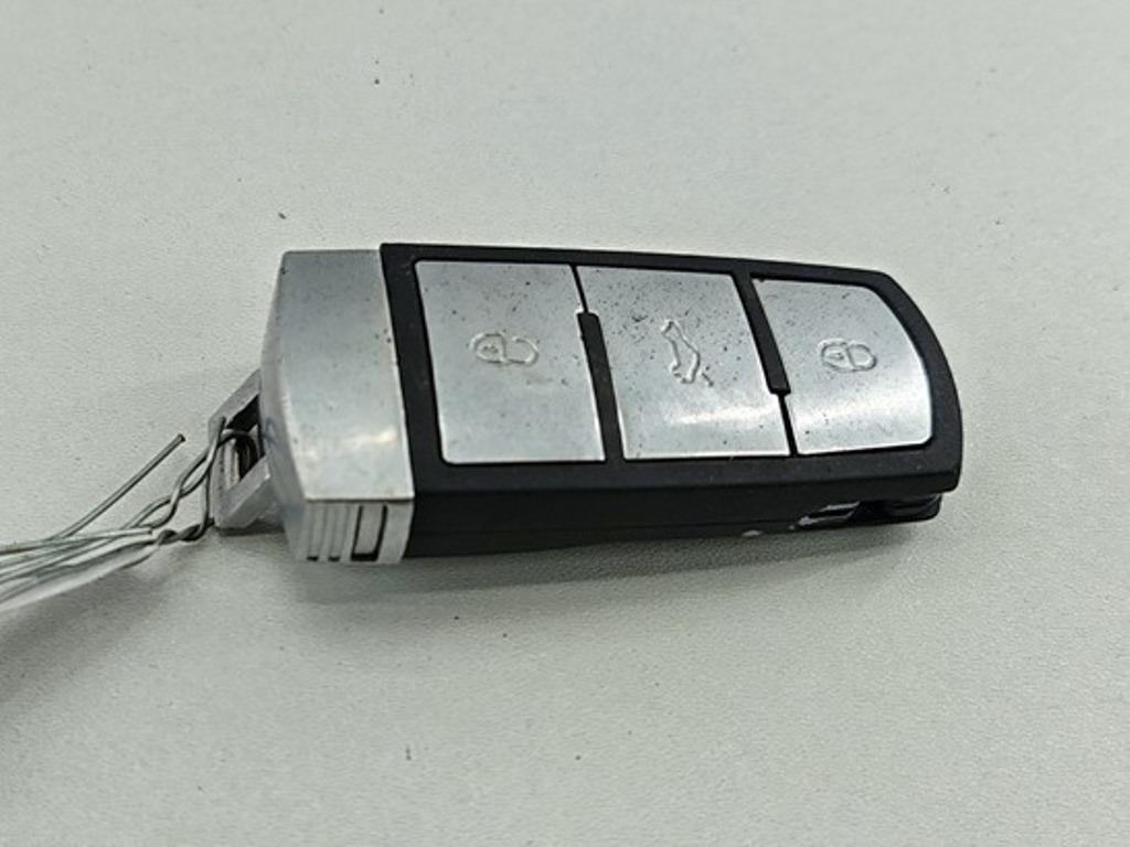 ключ Volkswagen Passat B6 2005, 2.0 л., бензин, МКПП, серый, универсал