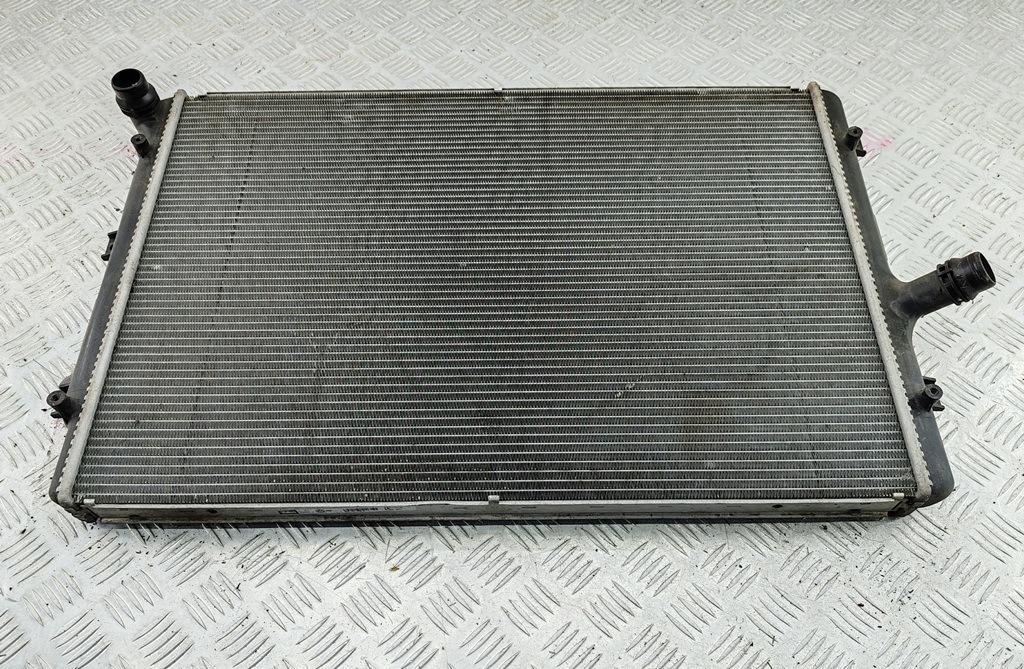 радиатор охлаждения Volkswagen Passat B6 2008, 2.0 л., дизель, АКПП, серый, универсал