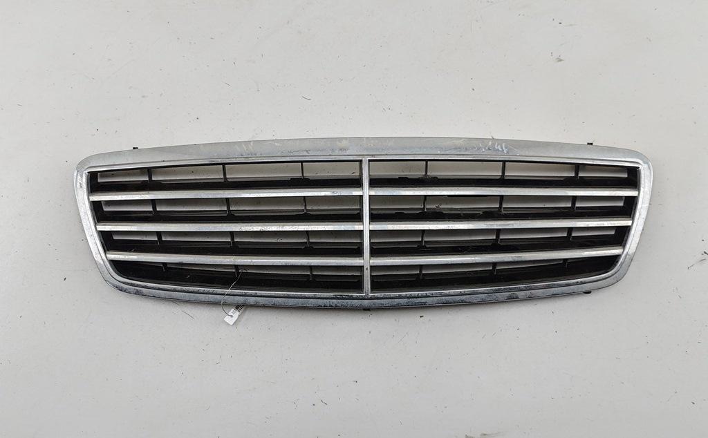 решетка радиатора Mercedes-Benz C W203 2003, серый, седан, 2038800223 - фото №1