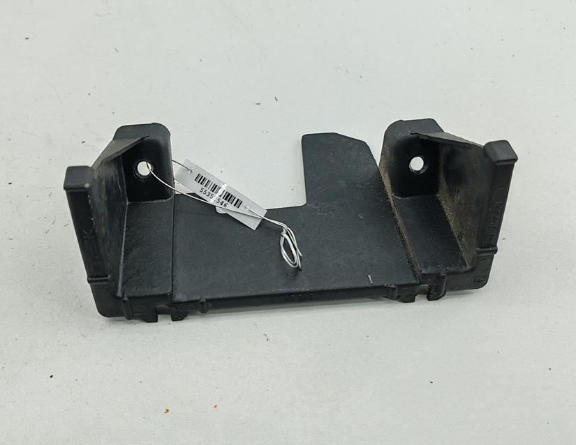 кронштейн (крепление) Audi 80 8C/B4 1992, 2.0 л., бензин, МКПП, красный, седан, 8A0945568 - фото №1