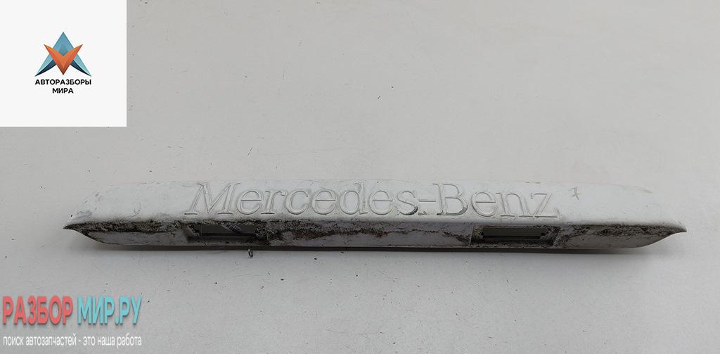 накладка подсветки номера Mercedes-Benz Vito 1999, 2.2 л., дизель, МКПП, белый, микроавтобус, 6387431130 - фото №1