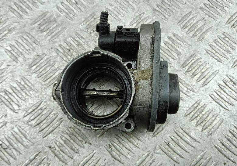 заслонка дроссельная Volkswagen Golf 4 поколение 2001, 1.9 л., дизель, МКПП, серый, универсал, 038128063G - фото №1