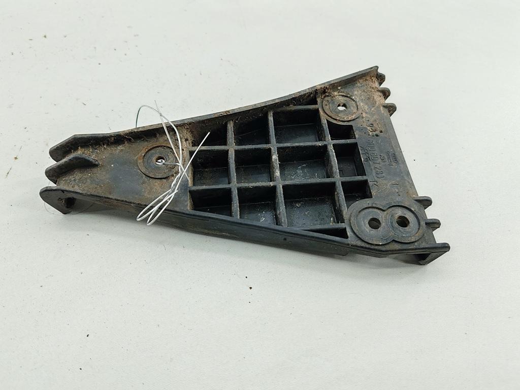 кронштейн переднего бампера Audi A4 B5 1998, 1.6 л., бензин, МКПП, чёрный, седан, 8D0807283