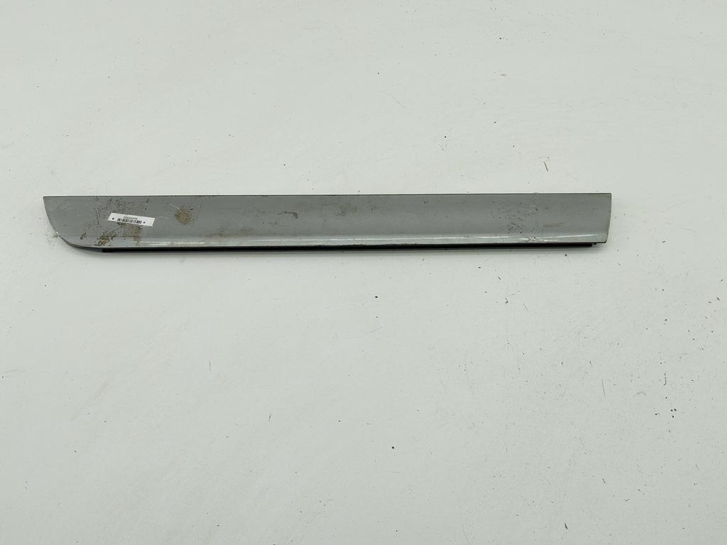 молдинг двери задней правой Audi A4 B6 2003, 2.0 л., бензин, МКПП, серый, седан, 8E0853970 - фото №1