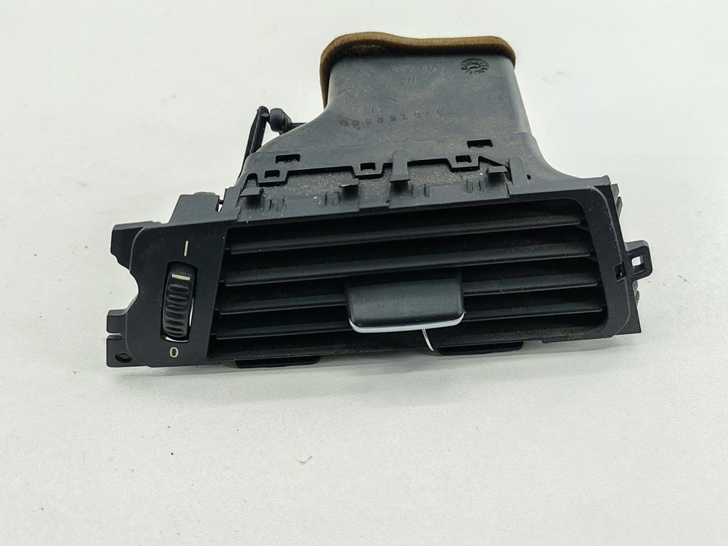 дефлектор обдува салона BMW 3 E90/E91/E92/E93 2006, 2.0 л., бензин, МКПП, серый, универсал, 64226922633