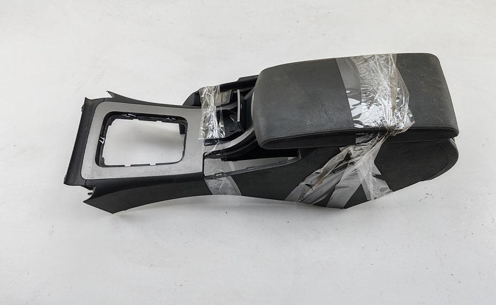 подлокотник Peugeot 407 2007, 2.0 л., бензин, МКПП, чёрный, универсал