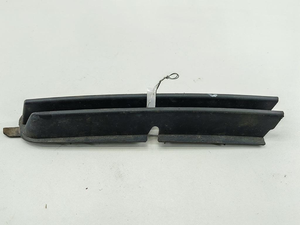 заглушка (решетка) в бампер BMW 3 E46 1999, 1.9 л., бензин, МКПП, серый, седан, 8226612