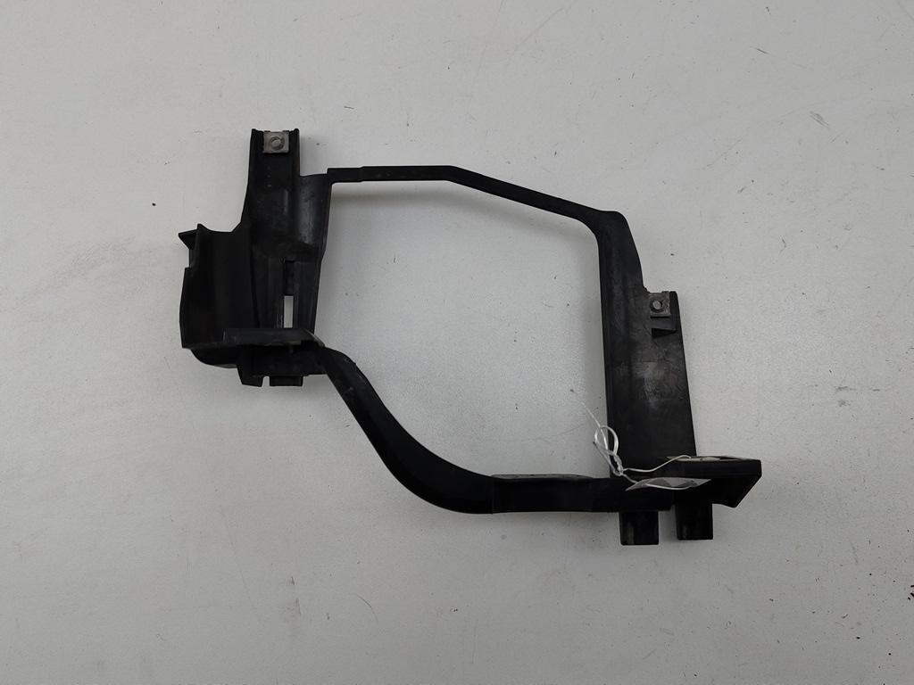 крепление фары левой BMW 5 серия E60/E61 2006, 2.5 л., бензин, АКПП, чёрный, универсал, 15873700 - фото №1