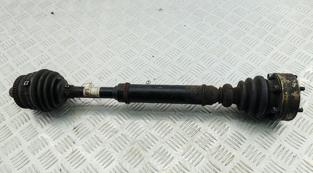 полуось передняя правая (приводной вал, ШРУС) Audi A4 B5 1997, 1.6 л., бензин, МКПП, синий, седан