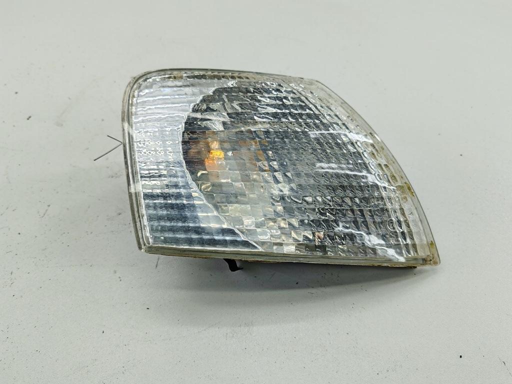 Поворотник (указатель поворота) правый Volkswagen Passat B5 1998, 1.6 л., бензин, МКПП, чёрный, универсал